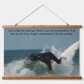Surfer im Surf Wandteppich Mit Holzrahmen (Vorne)