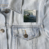Surfer in einem Wetsuit-Button Button (Beispiel)
