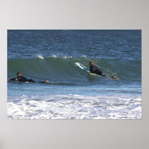 Surfer in einer Welle Poster