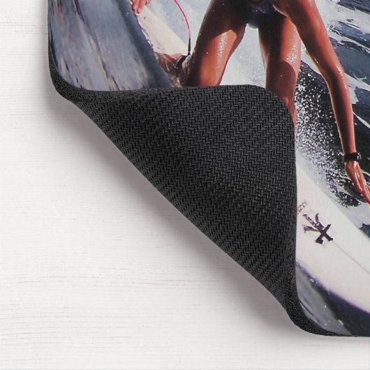 Surfer-Mädchen-Wellen-Reiten im Mousepad (Ecke)