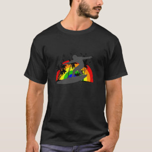 Surfer mit Regenbogen T-Shirt