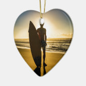 Surfer-Silhouette während des Sonnenaufgangs Keramik Ornament (Links)
