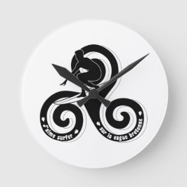 Surfer sur la vague breton (Version homme) Runde Wanduhr