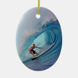 Surfer surfen eine riesige Welle. Keramik Ornament