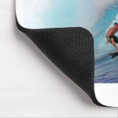 Surfer surfen eine riesige Welle. Mousepad (Ecke)