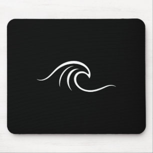 Surfer surft auf einer Welle am Strand für Surfer  Mousepad