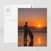 Surfer watching the waves postkarte (Vorne/Hinten)