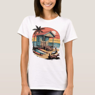 Surferhütte im Sonnenuntergang  T-Shirt