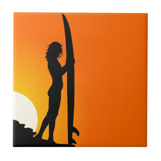 Surfermädchen am Sonnenuntergang Fliese (Vorderseite)