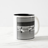 Surfers-Tasse Zweifarbige Tasse (VorderseiteRechts)