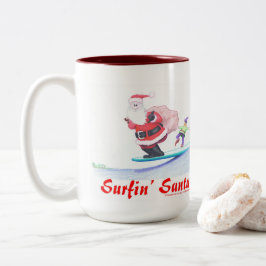 Surfin Santa Claus and a bailin' elf! Zweifarbige Tasse