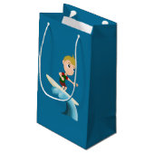 Surfing Kind Cartoon Kleine Geschenktüte (Rückseite Schrägansicht)