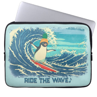 Surfing penguin Ukiyo-e style "Ride the Wave" Laptopschutzhülle