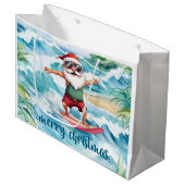 Surfing Santa is on big wave in Hawaii  Große Geschenktüte (Vorderseite Schrägansicht)