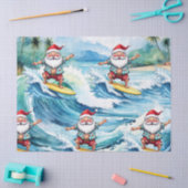 Surfing Santa is on big wave in Hawaii Seidenpapier (Basteln)