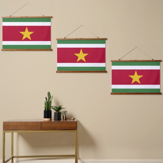 Suriname-Flagge Wandteppich Mit Holzrahmen (Asymmetrisch)