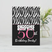 SURPRISE 50. Geburtstagsparty Modernes Zebra Einladung (Stehend Vorderseite)