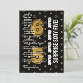 SURPRISE 65th Modern Birthday Gold und Black W199B Einladung (Stehend Vorderseite)