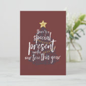 Surprise Holiday Pregnancy Announcement Message Feiertagskarte (Stehend Vorderseite)