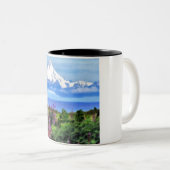 Surreal Alaskan Wilderness Gemälde Zweifarbige Tasse (VorderseiteRechts)