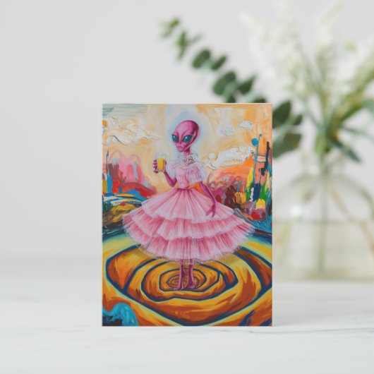 Surreal Alien Lady in Rosa mit Orangensaft Postkarte (Stehend Vorderseite)