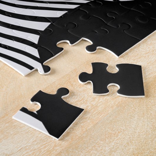 Surreal Black and White Face Puzzle (Seite)