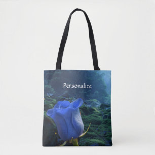 Surreal Blue Rose im Magischen Wald personalisiere Tasche