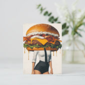 Surreal Cheeseburger Woman Postkarte (Stehend Vorderseite)