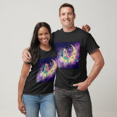 Surreal Couple Art sitzend auf dem Mond mit Sterne T-Shirt (Unisex)