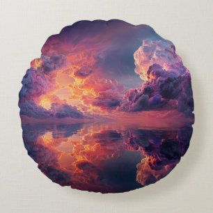 Surreal dramatische Wolken mit feurigem Sonnenunte Rundes Kissen