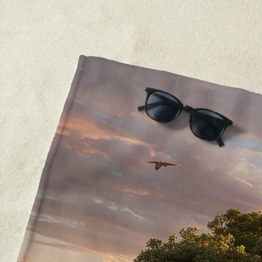 Surreal Floating Islands with Waterfall Strandtuch (Beispiel)