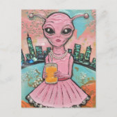 Surreal Lady Alien in Rosa mit Orangensaft Postkarte (Vorderseite)