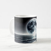 Surreal Moonrise Over Tranquil Ocean Shore Kaffeetasse (Vorderseite Links)