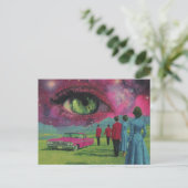 Surreal Retro Menschen und Auto mit grünem Auge Postkarte (Stehend Vorderseite)