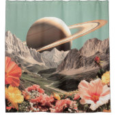 Surreal Saturn über dem Bergtal Duschvorhang (Vorderseite)