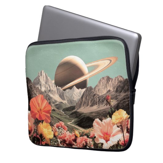 Surreal Saturn über dem Bergtal Laptopschutzhülle (Vorderseite Links)