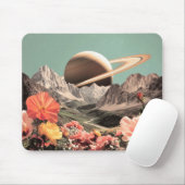 Surreal Saturn über dem Bergtal Mousepad (Mit Mouse)