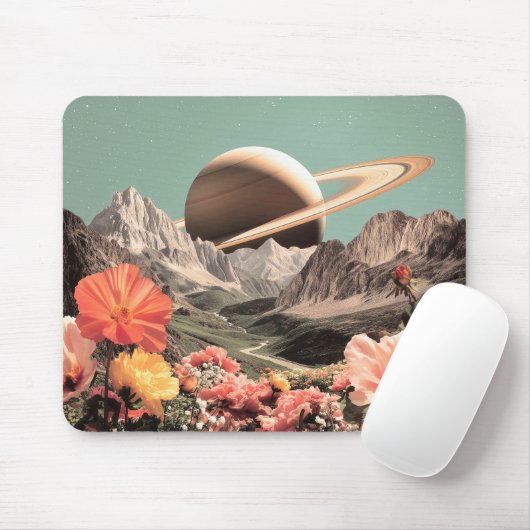 Surreal Saturn über dem Bergtal Mousepad (Mit Mouse)