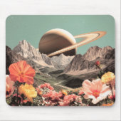 Surreal Saturn über dem Bergtal Mousepad (Vorne)