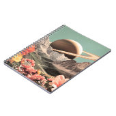 Surreal Saturn über dem Bergtal Notizblock (Linke Seite)