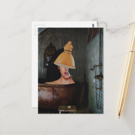 Surreal schöne Frau in Kupferbadewanne Collage Postkarte