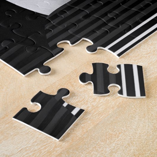 Surreal Schwarz-Weiß-Gesicht Rote Lippen Puzzle (Seite)