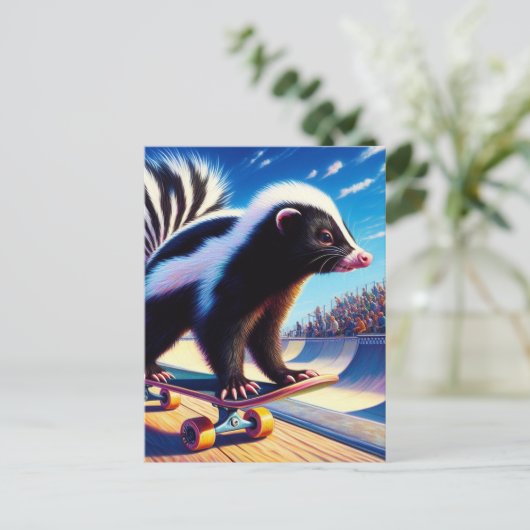 Surreal Skateboarding Skunk Postkarte (Stehend Vorderseite)