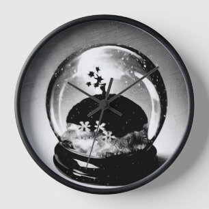 Surreal Snow Globe Uhr