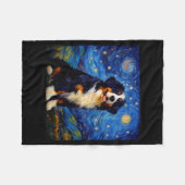 Surreal Starry Night Bernese Mountain Dog Fleecedecke (Vorderseite (Horizontal))