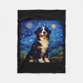 Surreal Starry Night Bernese Mountain Dog Fleecedecke (Vorderseite)