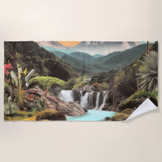 Surreal Tropisches Tal mit Wasserfällen Strandtuch (Vorderseite)