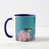 Surreal UFO and Palm Tree Mountain Scene Tasse (Links)