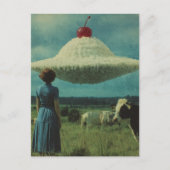 Surreal Ufo in einer Milchweide Postkarte (Vorderseite)