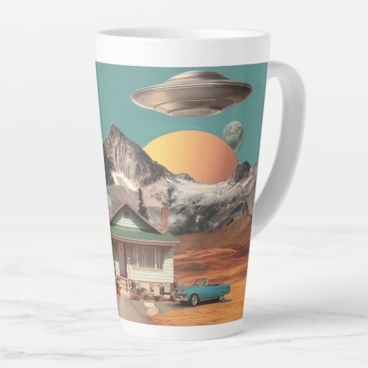 Surreal UFO Over Rustic House Milchtasse (Rechte Ecke)